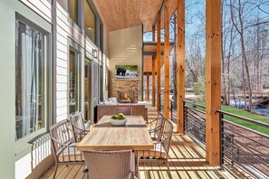 Outdoor dining - Creek's Corner ~ Creekside Retreat ~ Fire Pit  ~ Hot Tub ~  Pets Considered! (Ellijay)
