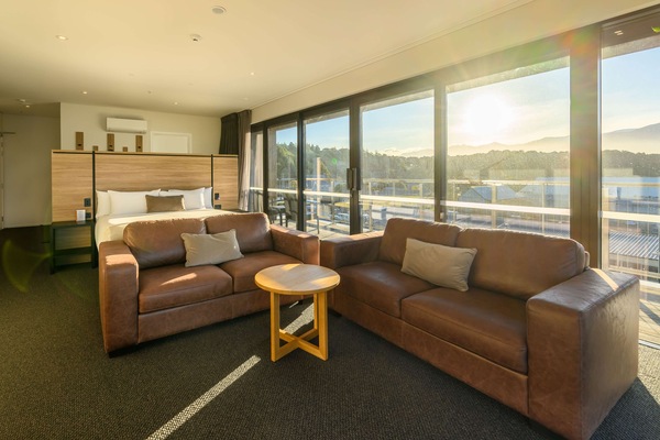 Ocean View Suite | 1 bedroom, in-room safe, soundproofing, iron/ironing board