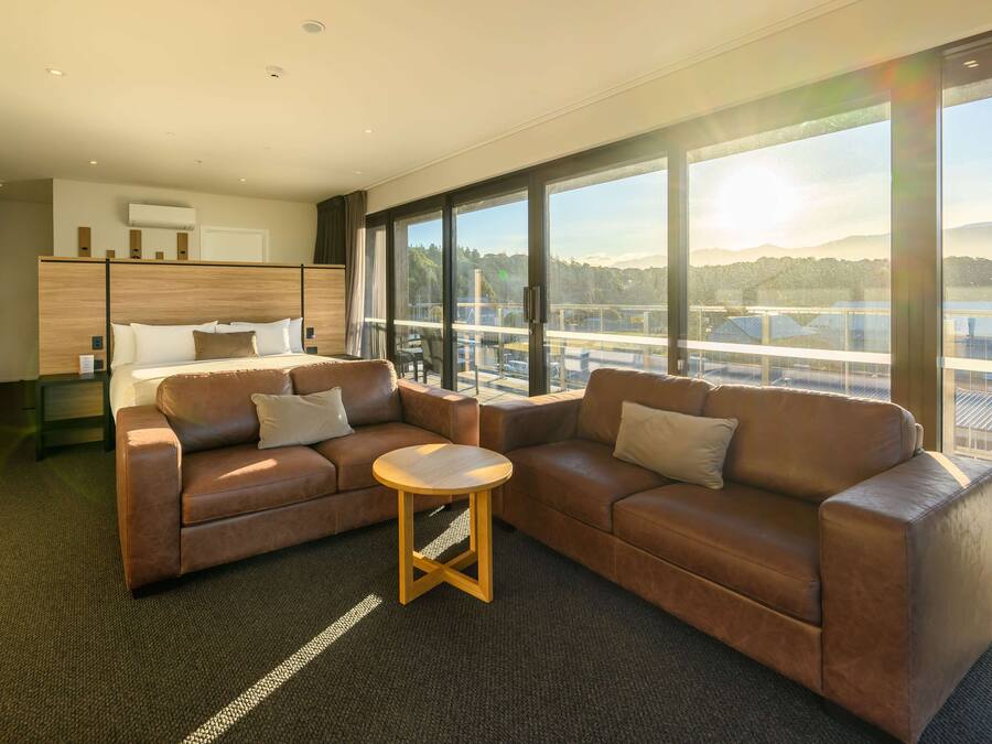 Suite, vista oceano | Una cassaforte in camera, insonorizzazione, ferro/asse da stiro