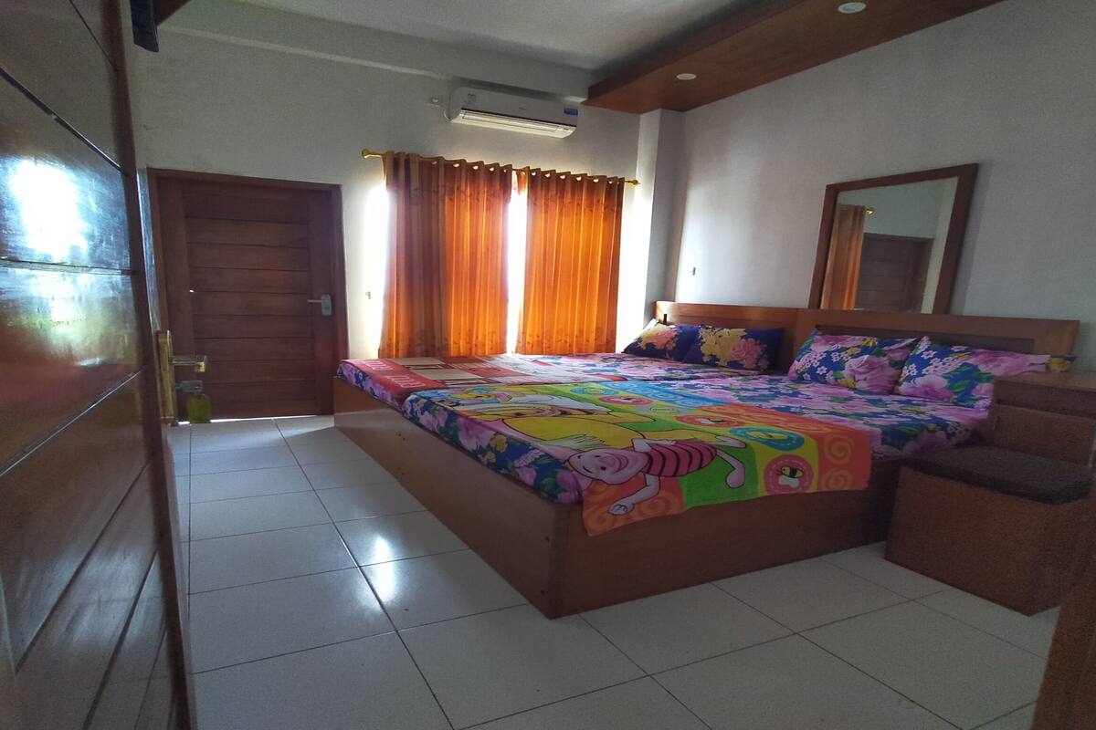 Desk, bed sheets