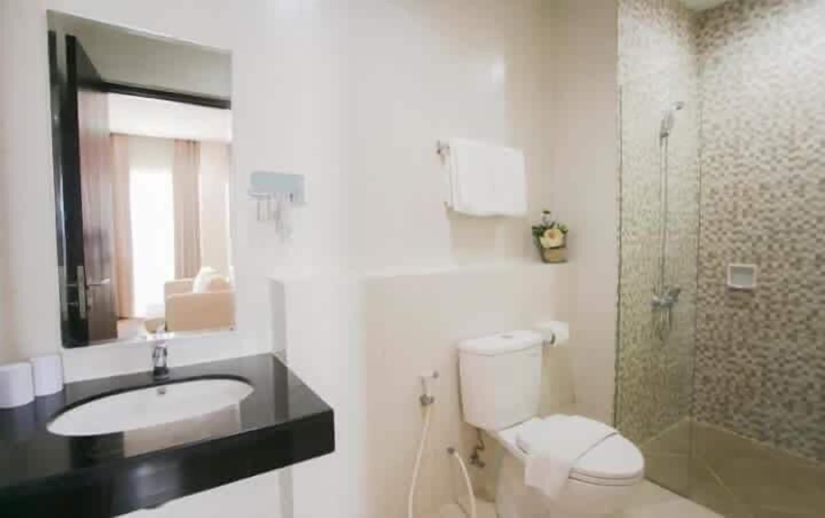 Shower, free toiletries, towels, soap