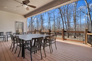 Outdoor dining - Luxe Innsbrook Resort Home - Lakes/Golf/Trails (Wright City)
