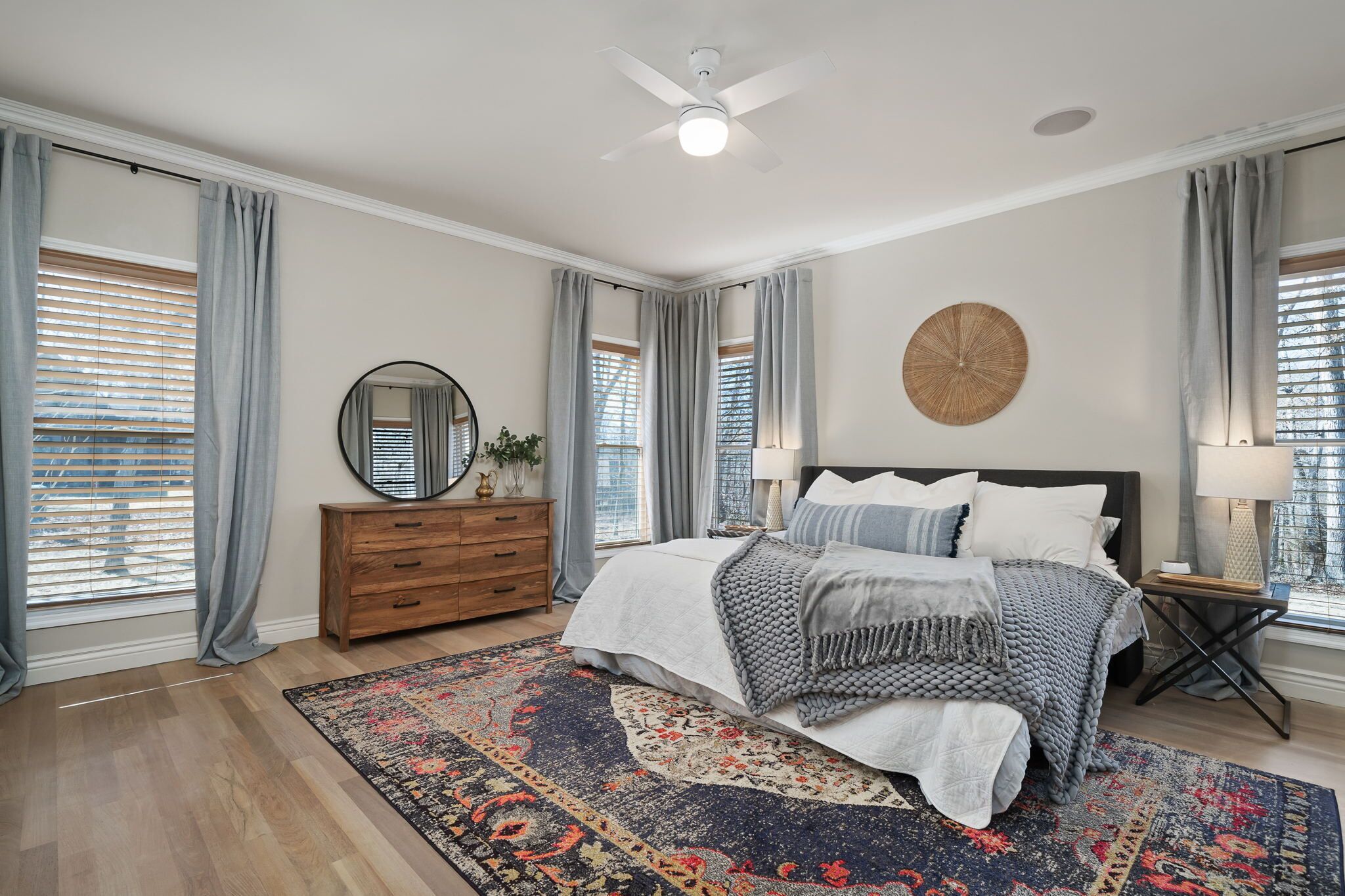 6 Schlafzimmer, Schreibtisch, Bügeleisen/Bügelbrett, Reisekinderbett