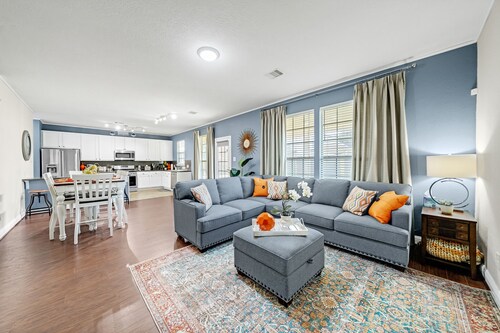 Exquisite Legends Cottage in Spring TX