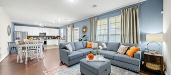 Exquisite Legends Cottage in Spring TX