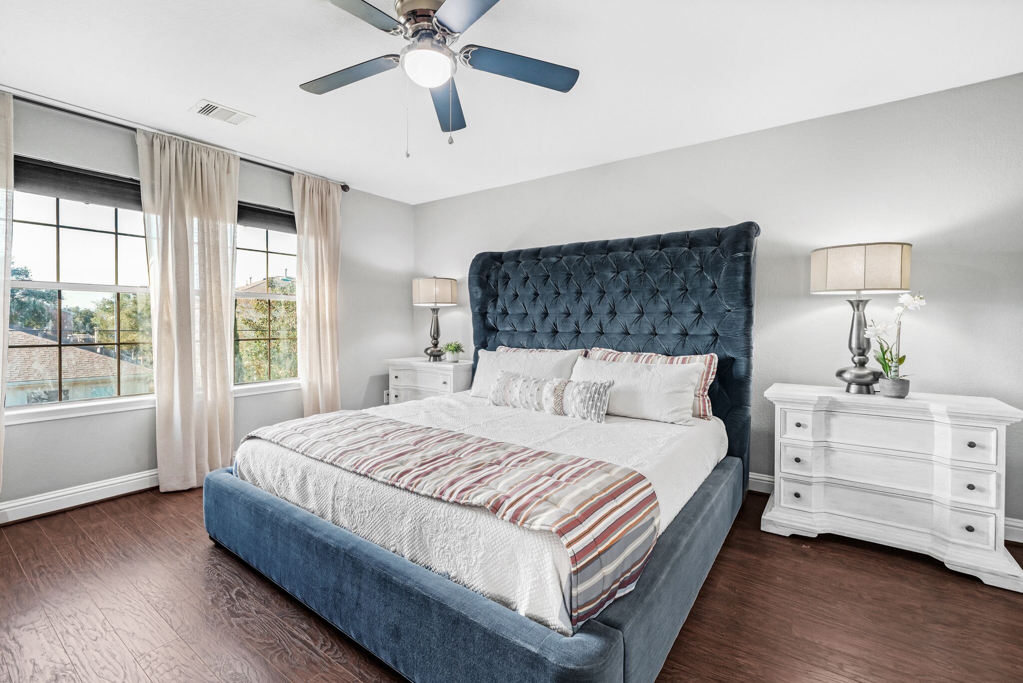 4 chambres, bureau, fer et planche à repasser, Wi-Fi gratuit