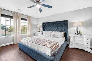 4 Schlafzimmer, Schreibtisch, Bügeleisen/Bügelbrett, kostenloses WLAN