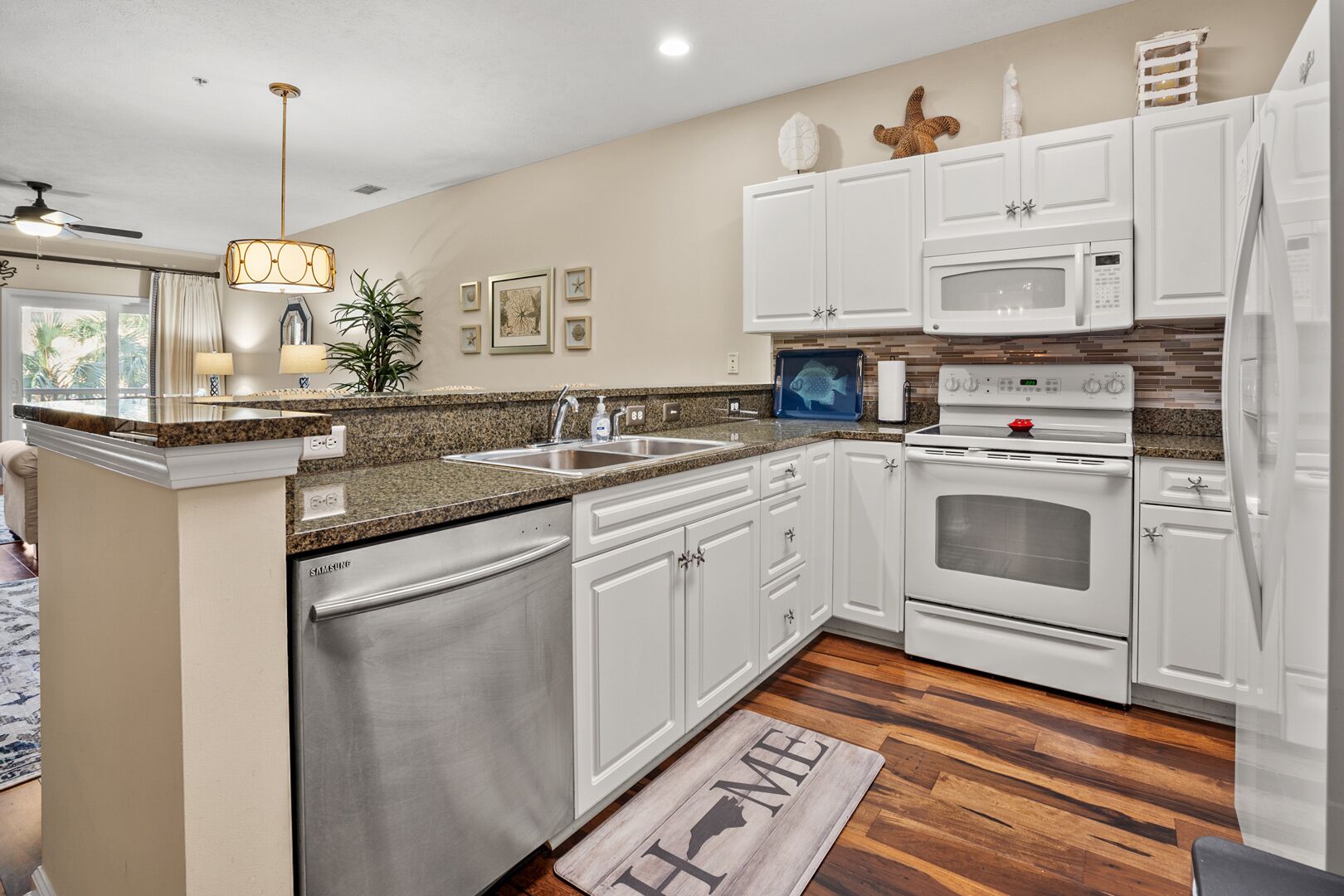 Vacation paradise family rental with lots of amenities in popular Ocean Drive Beach