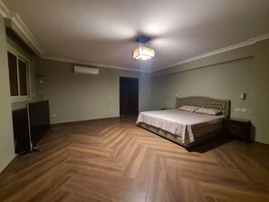 3 室のベッドルーム、アイロン / アイロン台、WiFi、ベッドシーツ