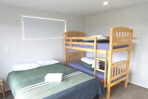 2 bedrooms, iron/ironing board, free WiFi, bed sheets