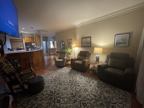 Interior - Large comfortable home with stunning views (Astoria)