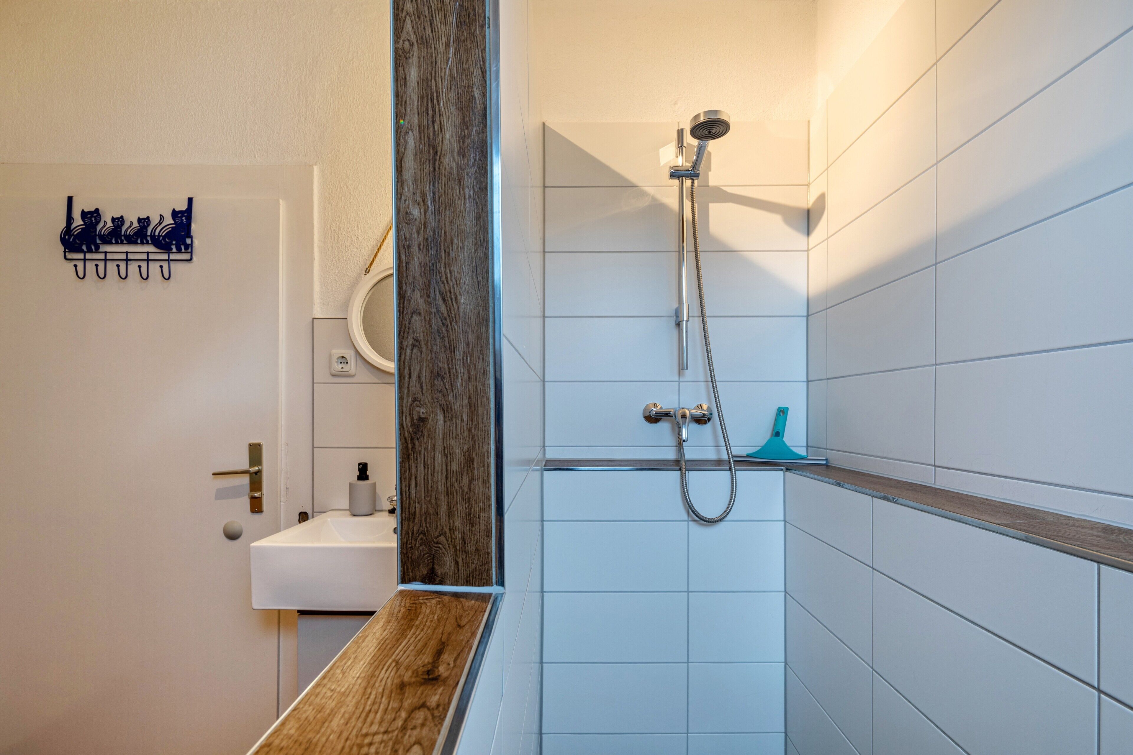 Een douche, een haardroger, handdoeken