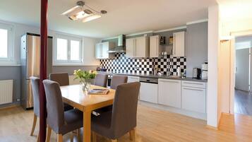 Fridge, microwave, oven, stovetop