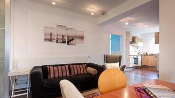 TV, table tennis, stereo