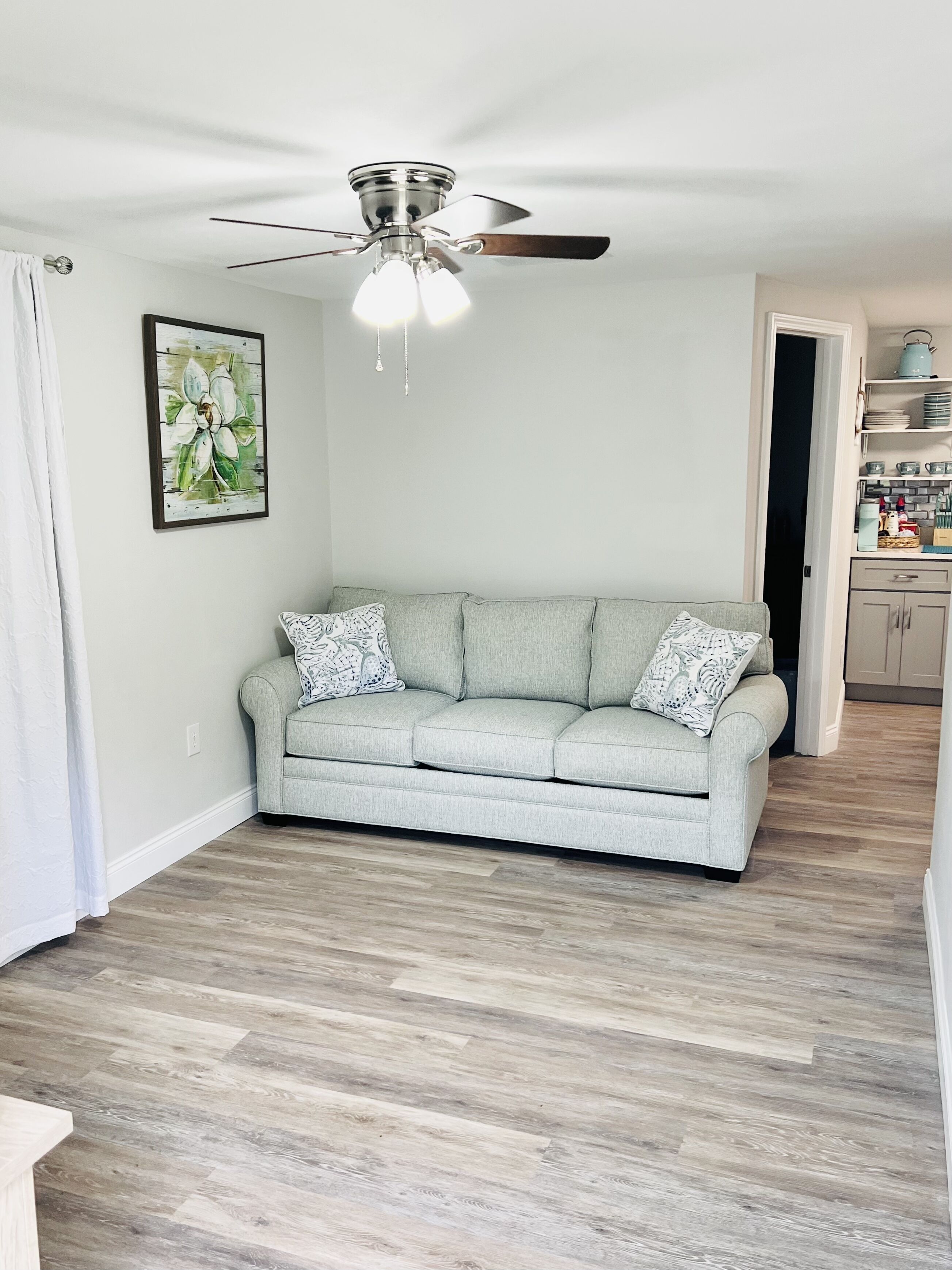 Lovely 2 brm/1 bath home - close to beaches/downtown - backyard with firepit!