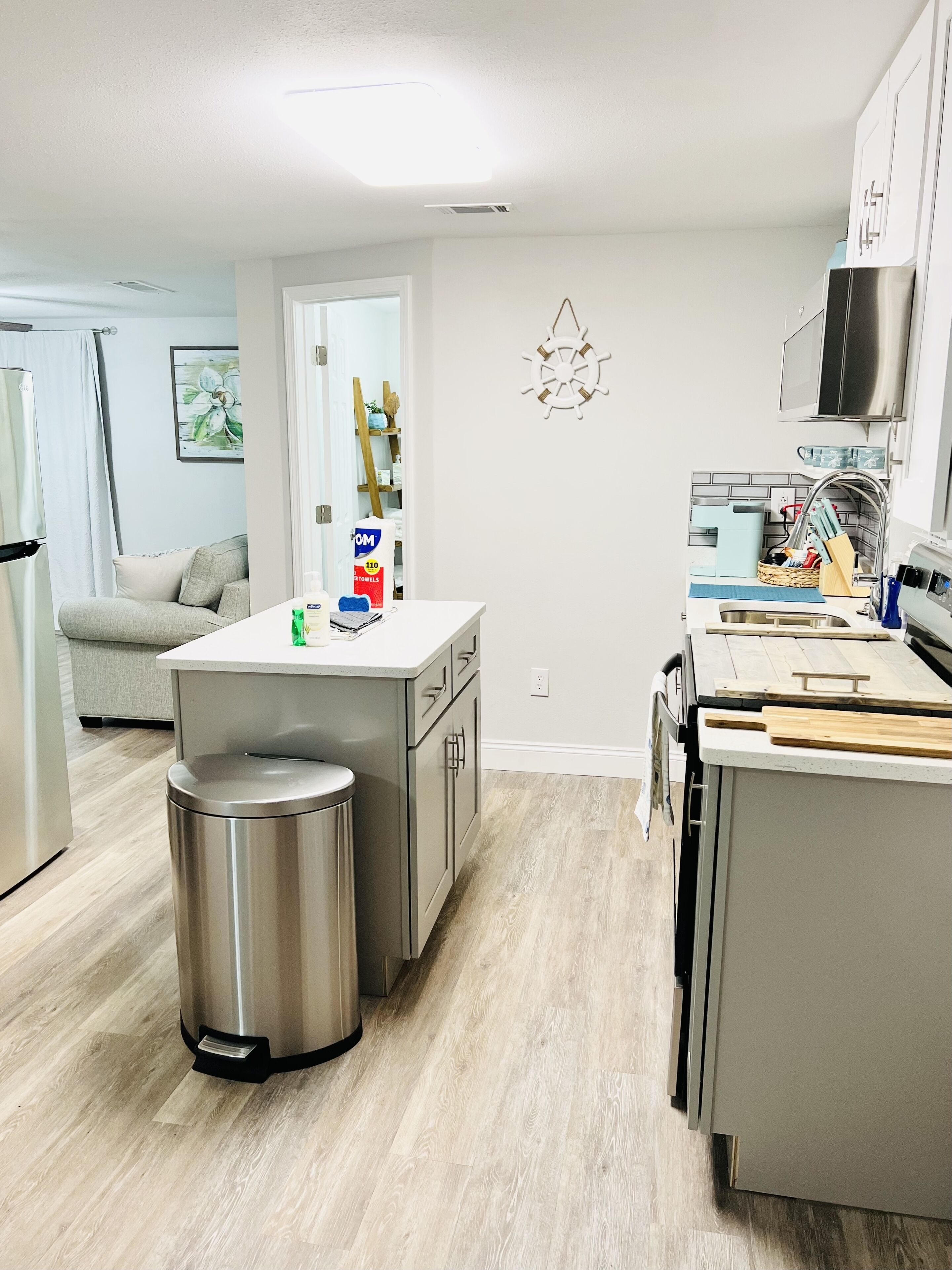 Lovely 2 brm/1 bath home - close to beaches/downtown - backyard with firepit!