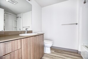 Hair dryer, towels - Superb Capitol Hill 1BR w/ Lounge & Gym, easy commute, by Blueground (Seattle)