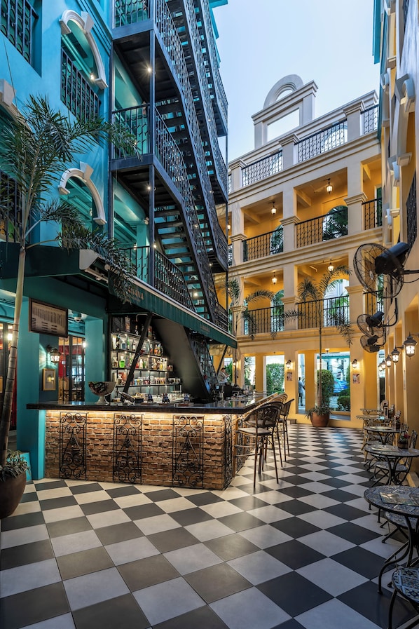 Breakfast, lunch and dinner served - The Quba Boutique Hotel Pattaya (Pattaya)