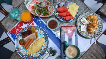 Daily buffet breakfast (THB 400 per person)