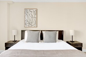 1 slaapkamer, een strijkplank/strijkijzer, wifi, beddengoed