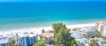 Two-bedroom bungalow - Old FL Cottage - Gulf Side - Ground Level