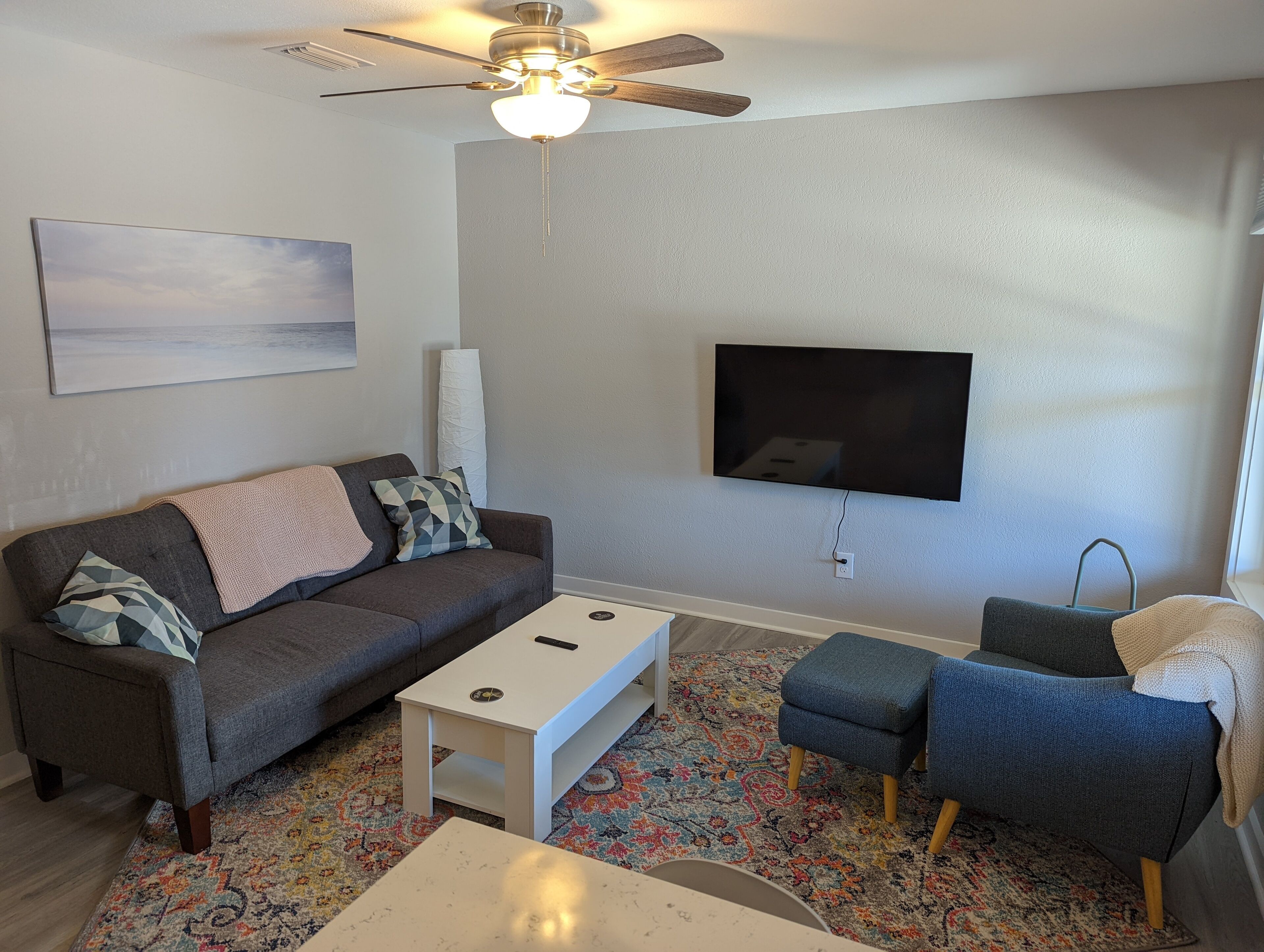 Beautiful, remodeled home close to Downtown