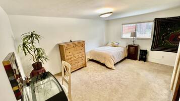 3 bedrooms, desk, iron/ironing board, free WiFi