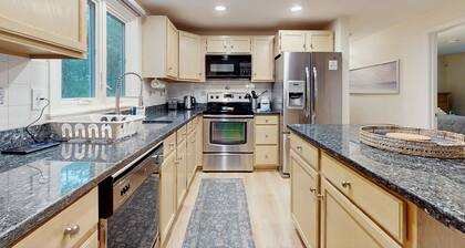 Inviting dog-friendly home with furnished deck & firepit, near golf