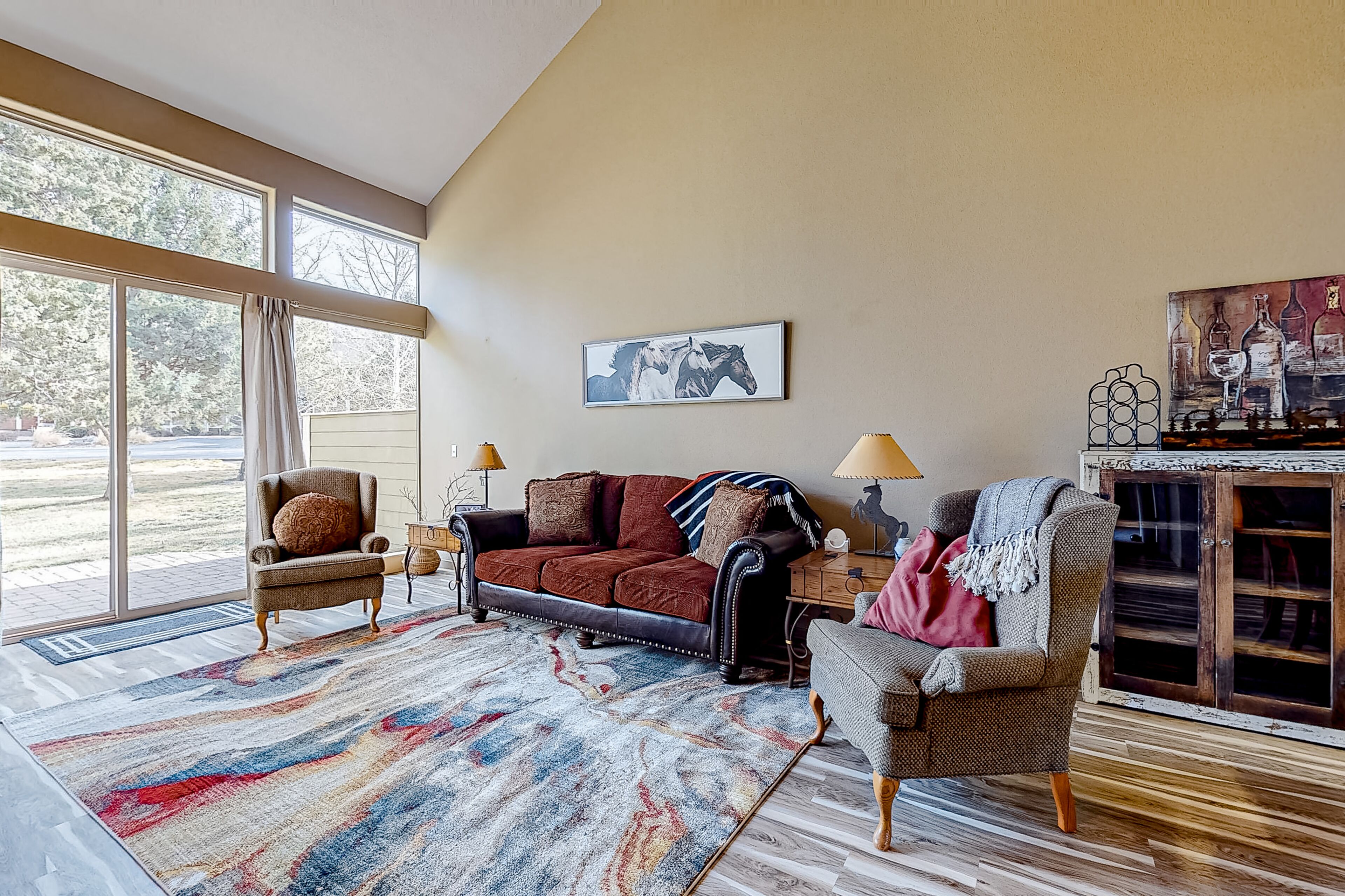 Inviting townhouse with fast WiFi, patio & access to pools, golf, tennis & gym