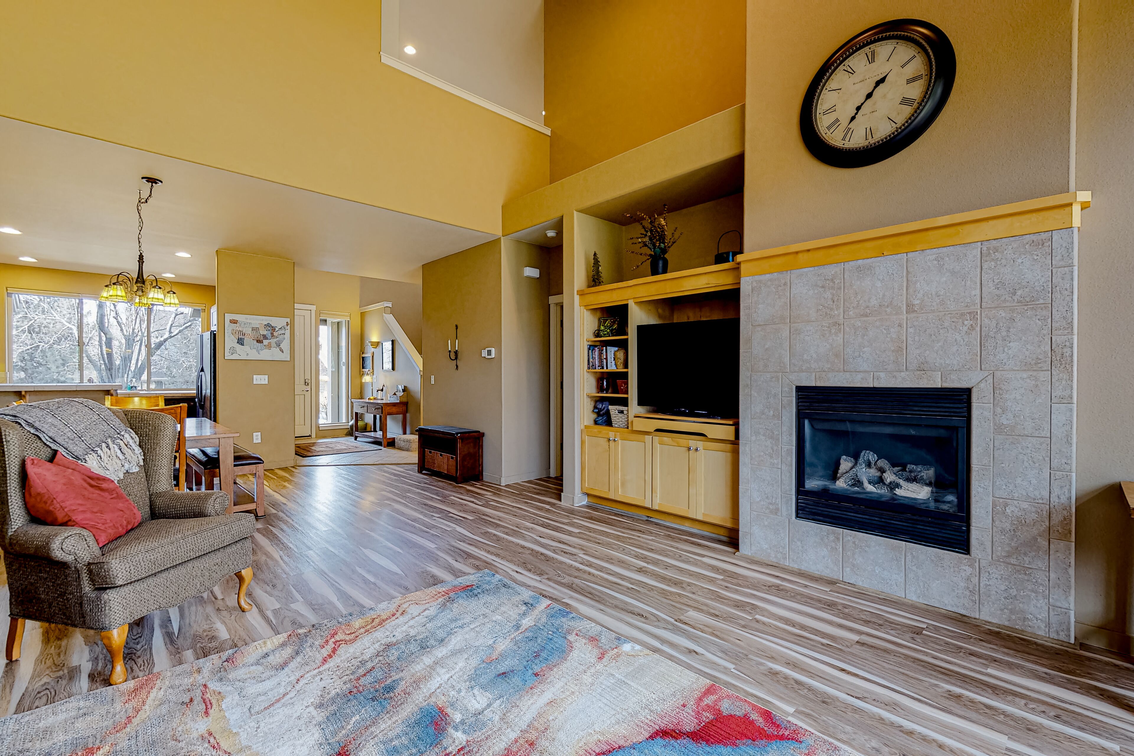 Inviting townhouse with fast WiFi, patio & access to pools, golf, tennis & gym