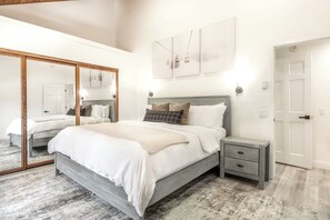 3 bedrooms, iron/ironing board, travel cot, free WiFi - Short Walk to Village & Gondola Access 543 (Mammoth Lakes)