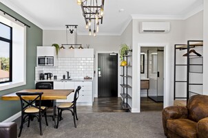 Estúdio (Chief Macfarlane) | Cozinha privada | Micro-ondas, máquina de café expresso, cafeteira/chaleira