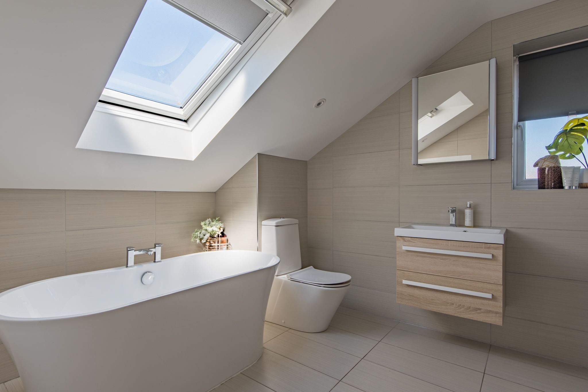 Bathtub, hair dryer