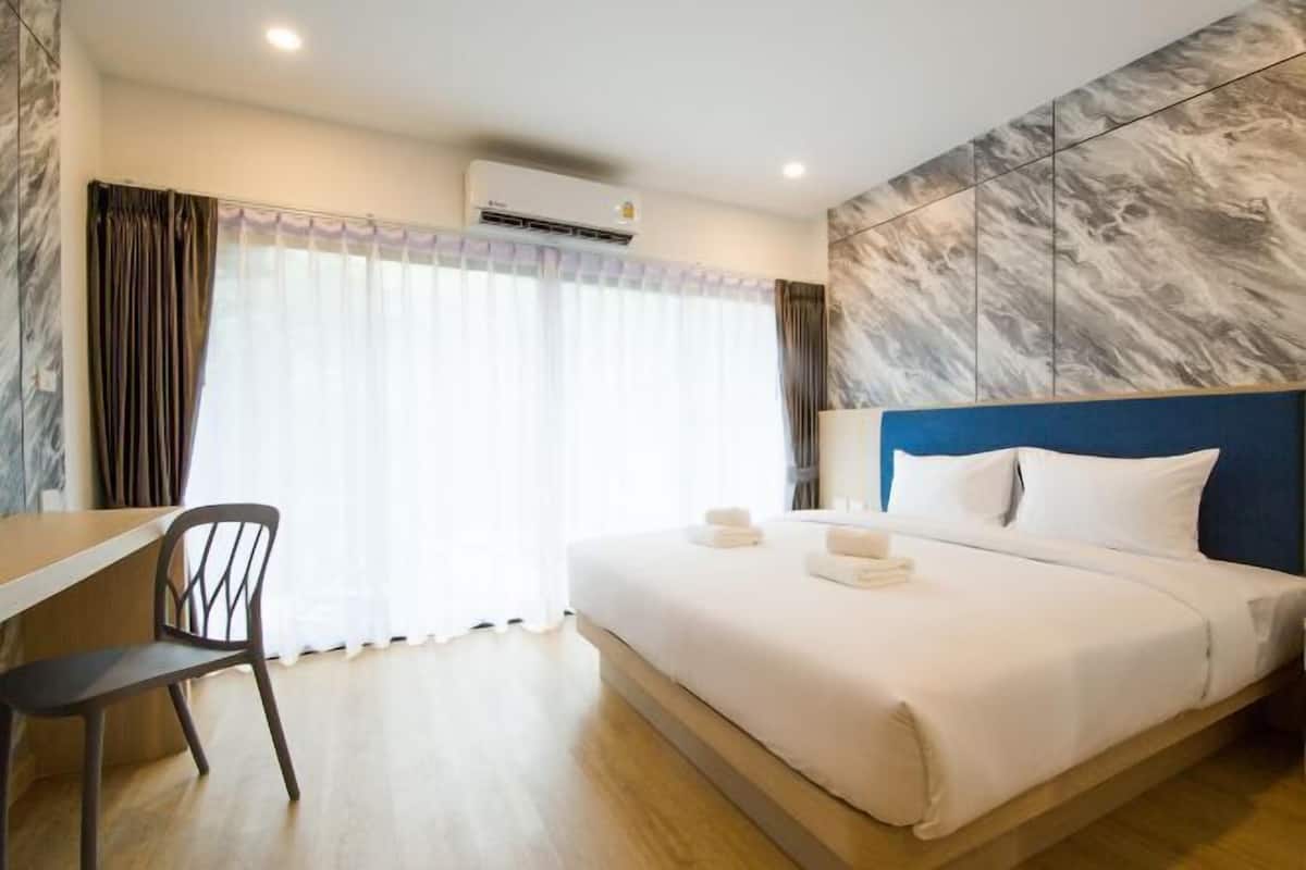Peti besi dalam bilik, Wi-fi percuma, cadar katil