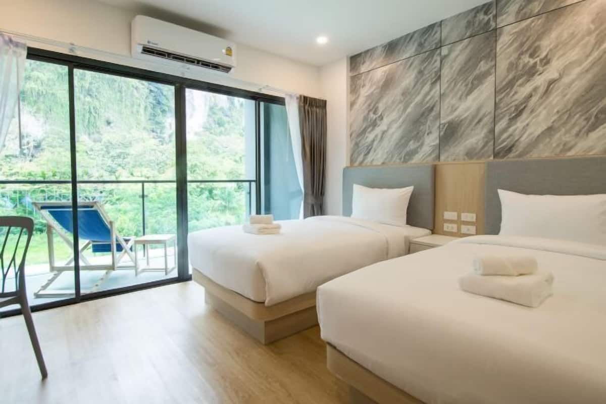 Peti besi dalam bilik, Wi-fi percuma, cadar katil