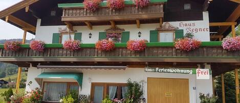 المنشأة من الخارج