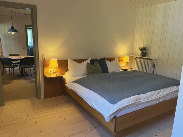 1 bedroom, internet, bed sheets