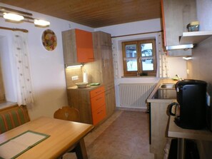 Kühlschrank, Ofen, Herdplatte, Geschirrspüler