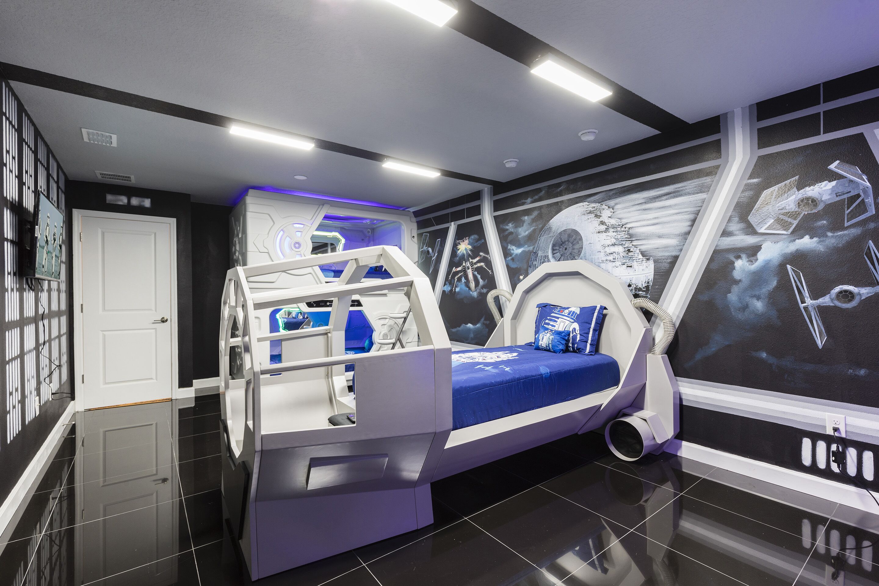 Lakeview Luxury Villa with Everything!