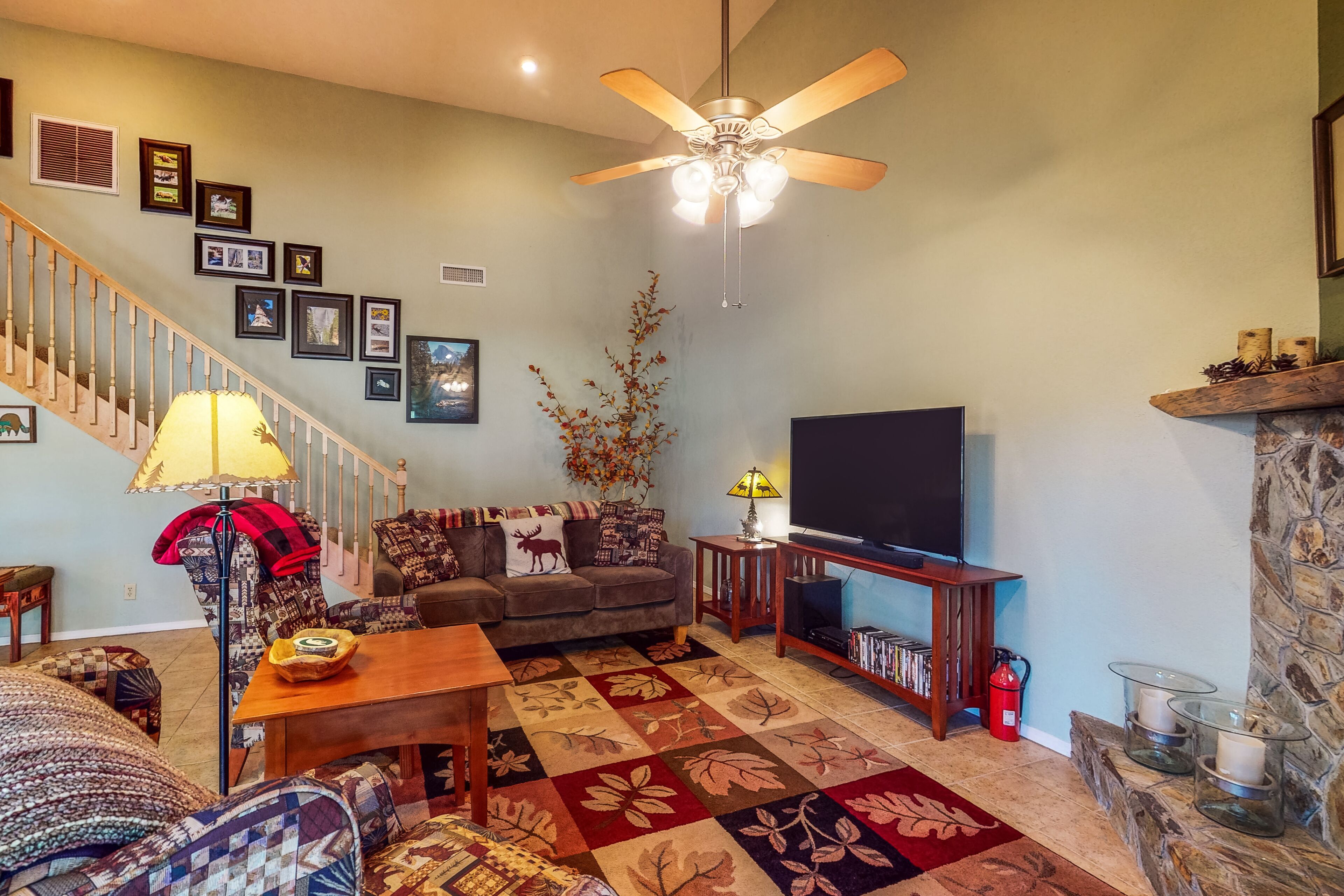 Family Home with Golf Course & Lake Views, Patio, Firepit, WiFi & Central AC