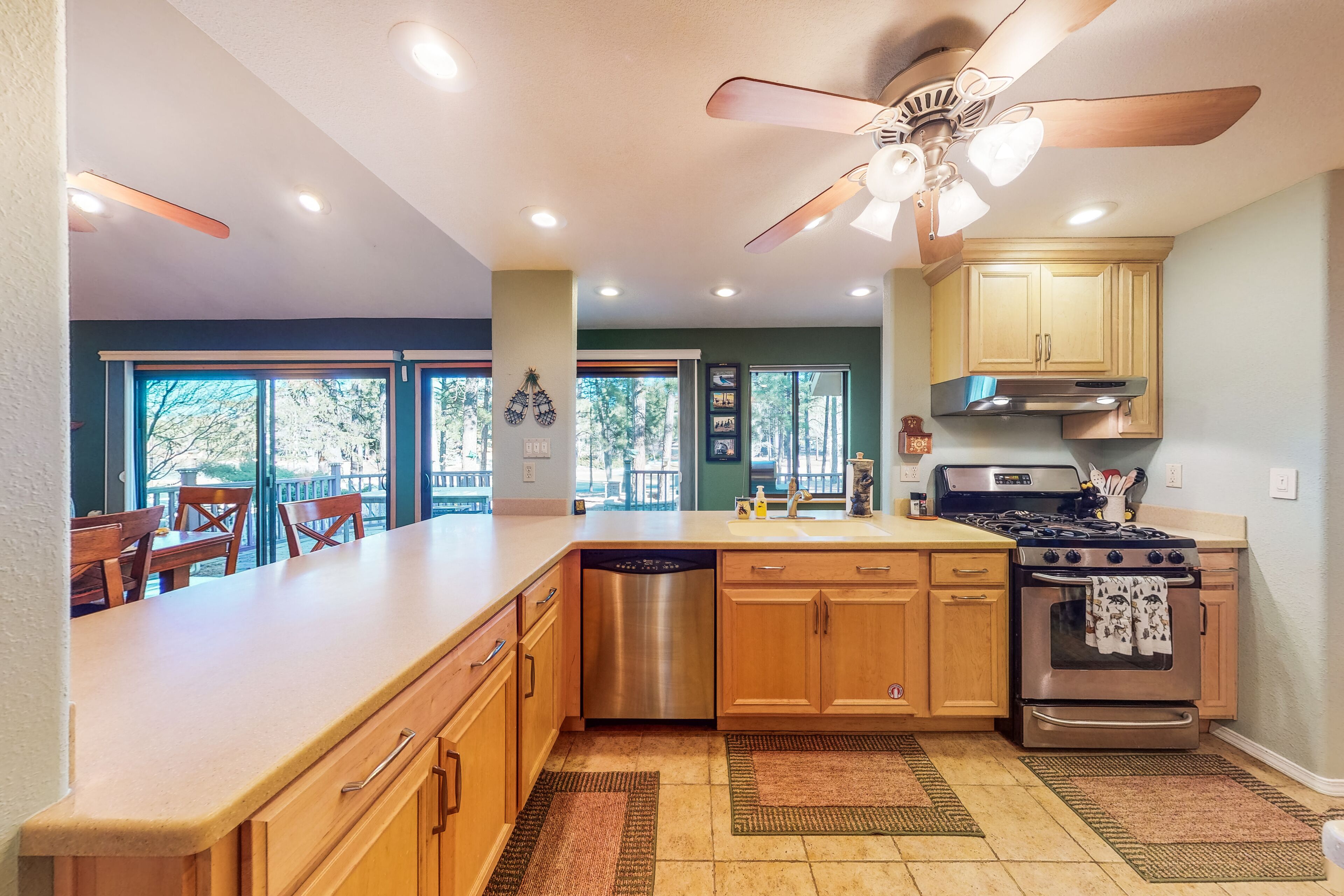 Family Home with Golf Course & Lake Views, Patio, Firepit, WiFi & Central AC