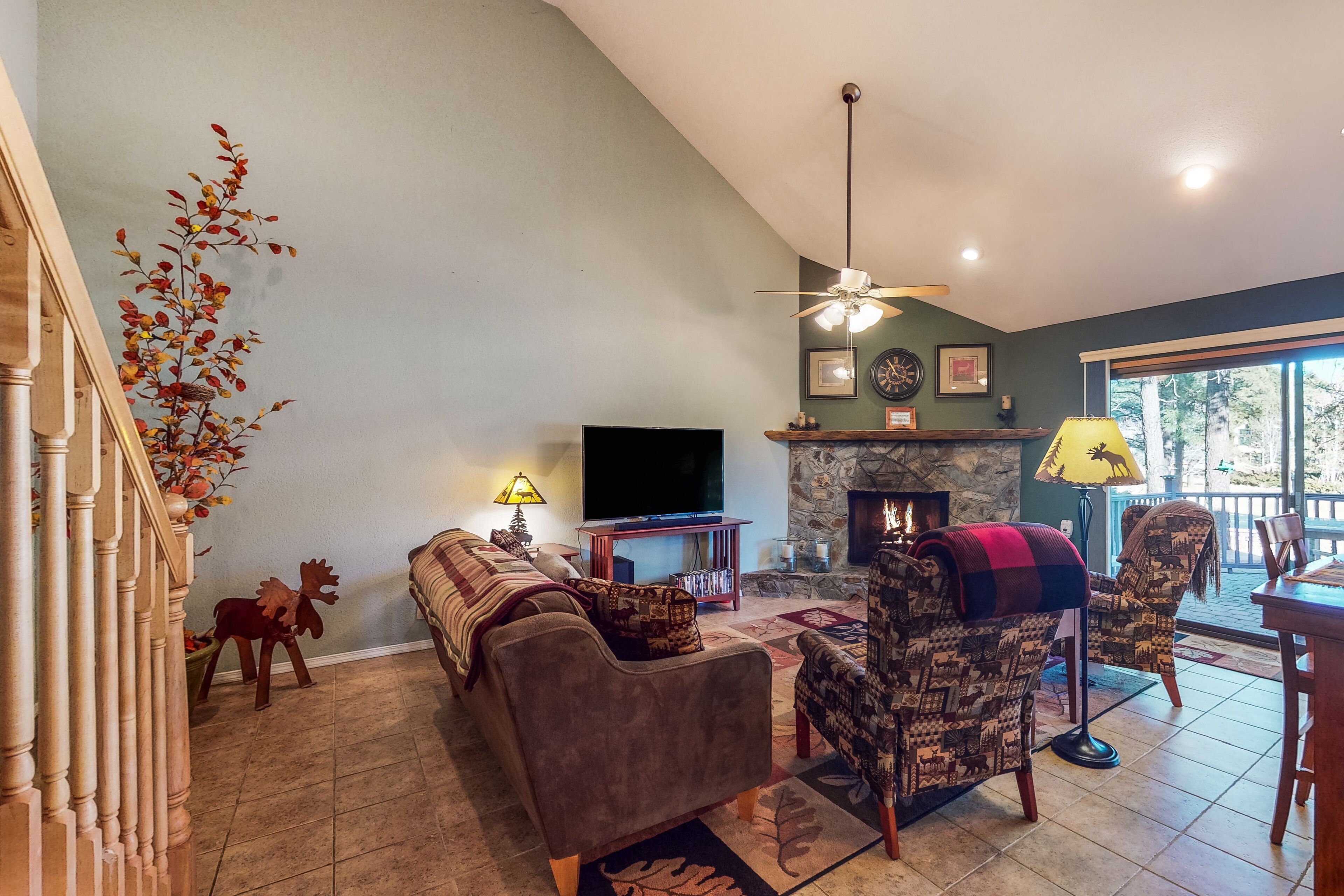 Family Home with Golf Course & Lake Views, Patio, Firepit, WiFi & Central AC