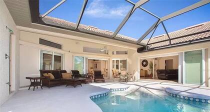 Large house with heated walk-in pool near beaches!