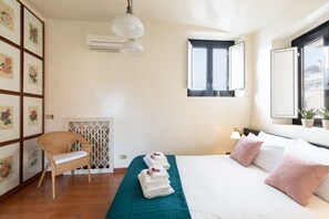 1 bedroom, iron/ironing board, internet, bed sheets - Cozy Penthouse in Navona - 1BDR 2PAX (Roma)