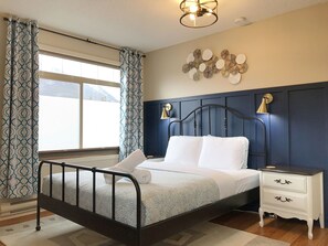 1 bedroom, iron/ironing board, free WiFi, bed sheets - Balcony Panoramic Mountain View in Canmore (Canmore)