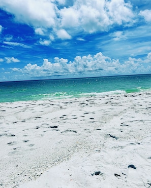 Nära stranden och strandhanddukar