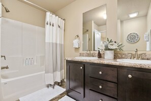 Combined shower/tub, hair dryer, towels, shampoo - Newly Constructed, Single Level, Open Layout, Walk to Sandy River, 17 Miles to Government Camp (Rhododendron)
