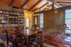 Dining - Waterfall View Retreat near Yosemite with Spas (Oakhurst)