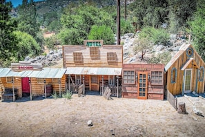Exterior - Waterfall View Retreat near Yosemite with Spas (Oakhurst)