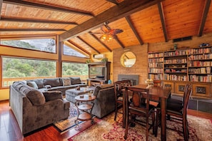 Smart TV, fireplace, books, offices - Waterfall View Retreat near Yosemite with Spas (Oakhurst)